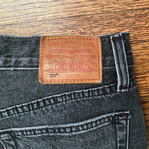 Levi’s 501 Shorts - Picture 3 of 3